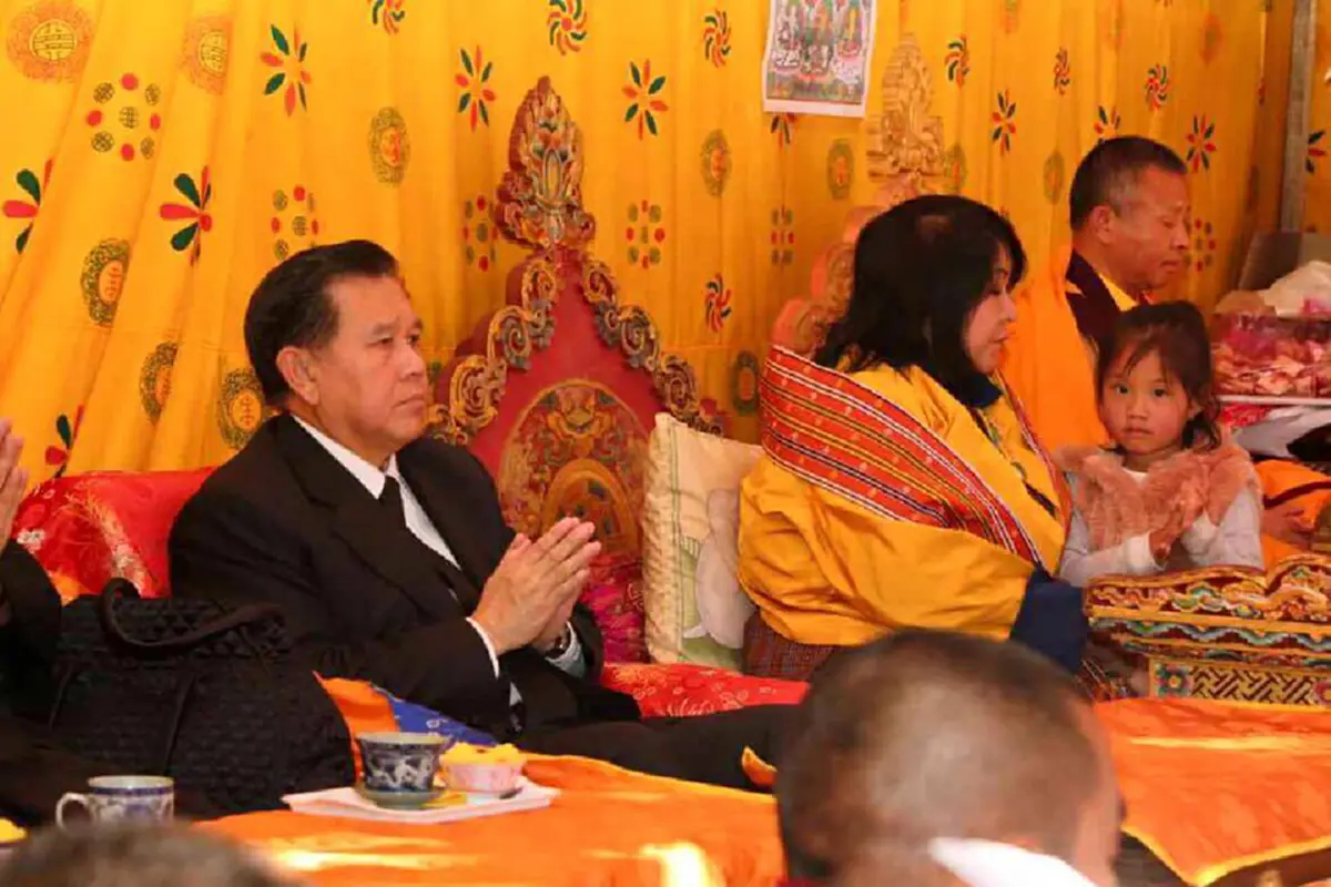 ซาบซึ้งหาที่สุดมิได้ !!! "พระมหากษัตริย์จิกมี่" เทิดพระเกียรติ "ในหลวง ร.9"...สุดยิ่งใหญ่ ผู้นำศาสนา ประชาชน ร่วมสวดมนต์ (ชมภาพชุด)