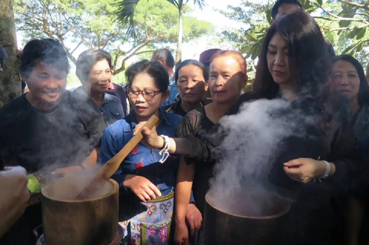 หันมาสอนทำอาหาร!!! อดีตนายกฯยิ่งลักษณ์ สอน6ขั้นตอน "วิธีนึ่งข้าวเหนียว" สูตรไม่แฉะและหอม