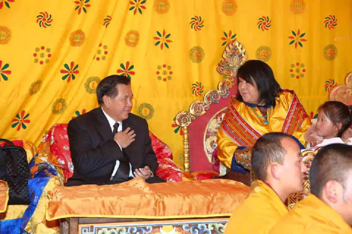 ซาบซึ้งหาที่สุดมิได้ !!! "พระมหากษัตริย์จิกมี่" เทิดพระเกียรติ "ในหลวง ร.9"...สุดยิ่งใหญ่ ผู้นำศาสนา ประชาชน ร่วมสวดมนต์ (ชมภาพชุด)