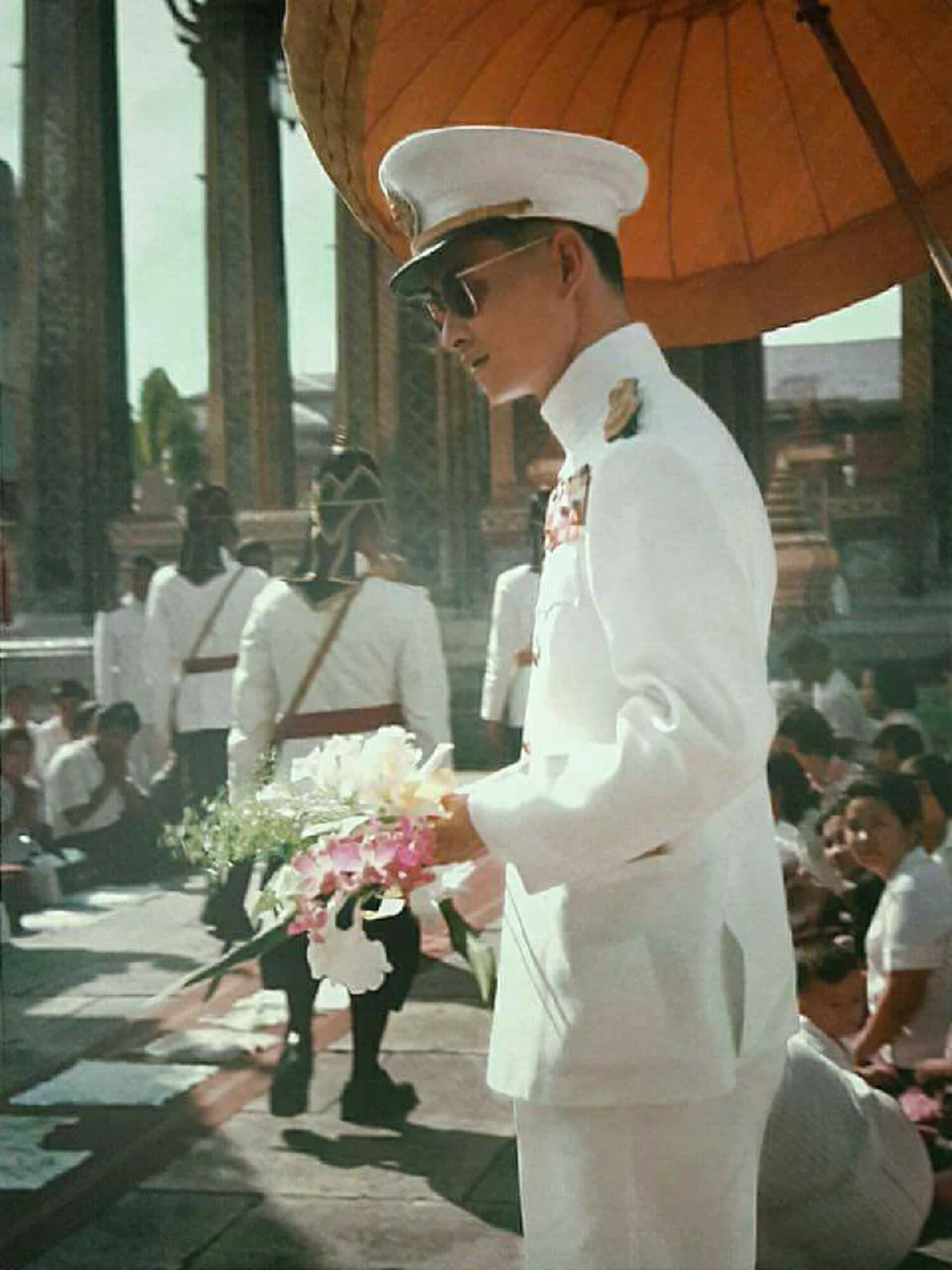 "หลีกทางให้ในหลวงหน่อยเถอะ" FBI ของในหลวงร.9 พระราชอารมณ์ขันที่พระราชทานสัมภาษณ์แก่ผู้แทนของนิตยสาร Look (รายละเอียด)