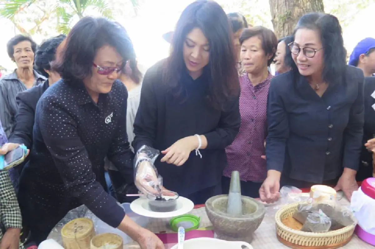 หันมาสอนทำอาหาร!!! อดีตนายกฯยิ่งลักษณ์ สอน6ขั้นตอน "วิธีนึ่งข้าวเหนียว" สูตรไม่แฉะและหอม