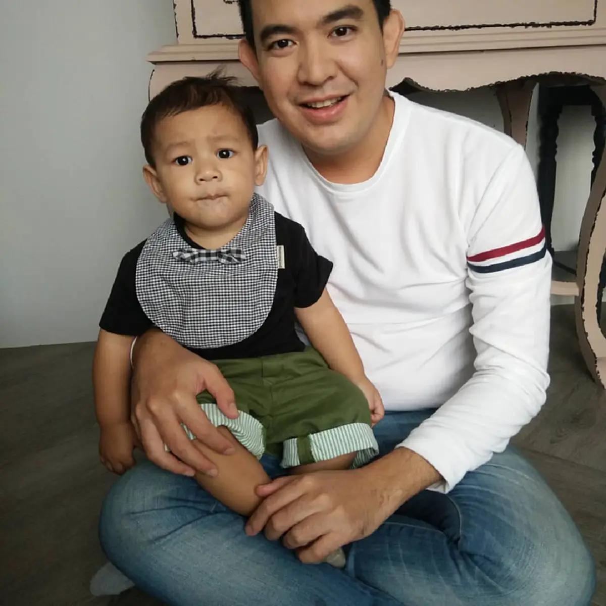 วินาทีเฉียดตาย!!! "เชฟบุ๊ค" เชฟชื่อดังเล่าเหตุการณ์หวิดดับหลังโดดน้ำช่วยภรรยาและลูกทั้งที่ว่ายน้ำไปเป็น เคราะห์ดีมี2สาวผู้มีพระคุณช่วยเหลือ!!