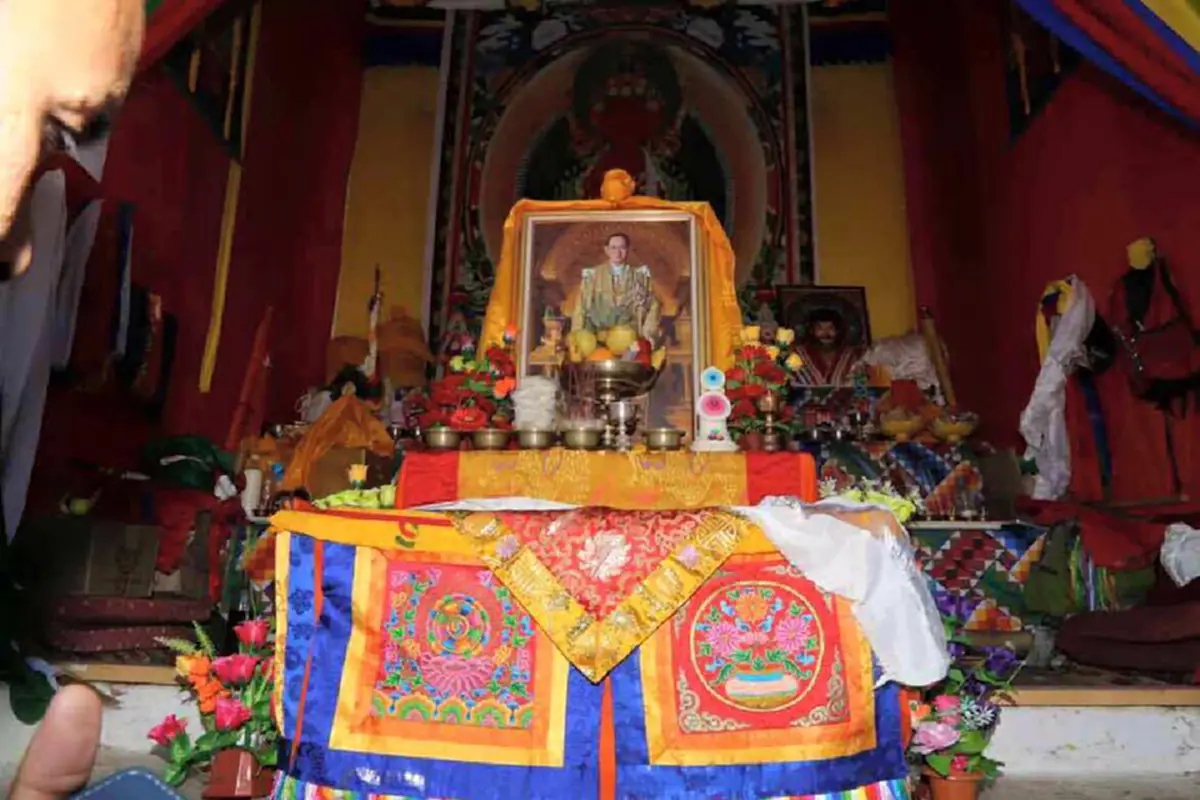 ซาบซึ้งหาที่สุดมิได้ !!! "พระมหากษัตริย์จิกมี่" เทิดพระเกียรติ "ในหลวง ร.9"...สุดยิ่งใหญ่ ผู้นำศาสนา ประชาชน ร่วมสวดมนต์ (ชมภาพชุด)