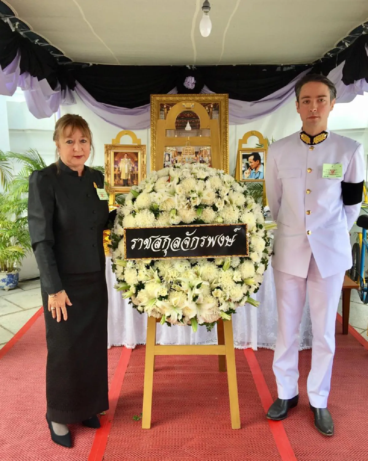 พระมหากรุณาธิคุณเป็นล้นพ้น!! สมเด็จพระเจ้าอยู่หัวมหาวชิราลงกรณฯ โปรดเกล้าฯ ให้ราชสกุลจักรพงษ์ร่วมเป็นเจ้าภาพบำเพ็ญกุศลถวายพระบรมศพ "ในหลวง ร.9"