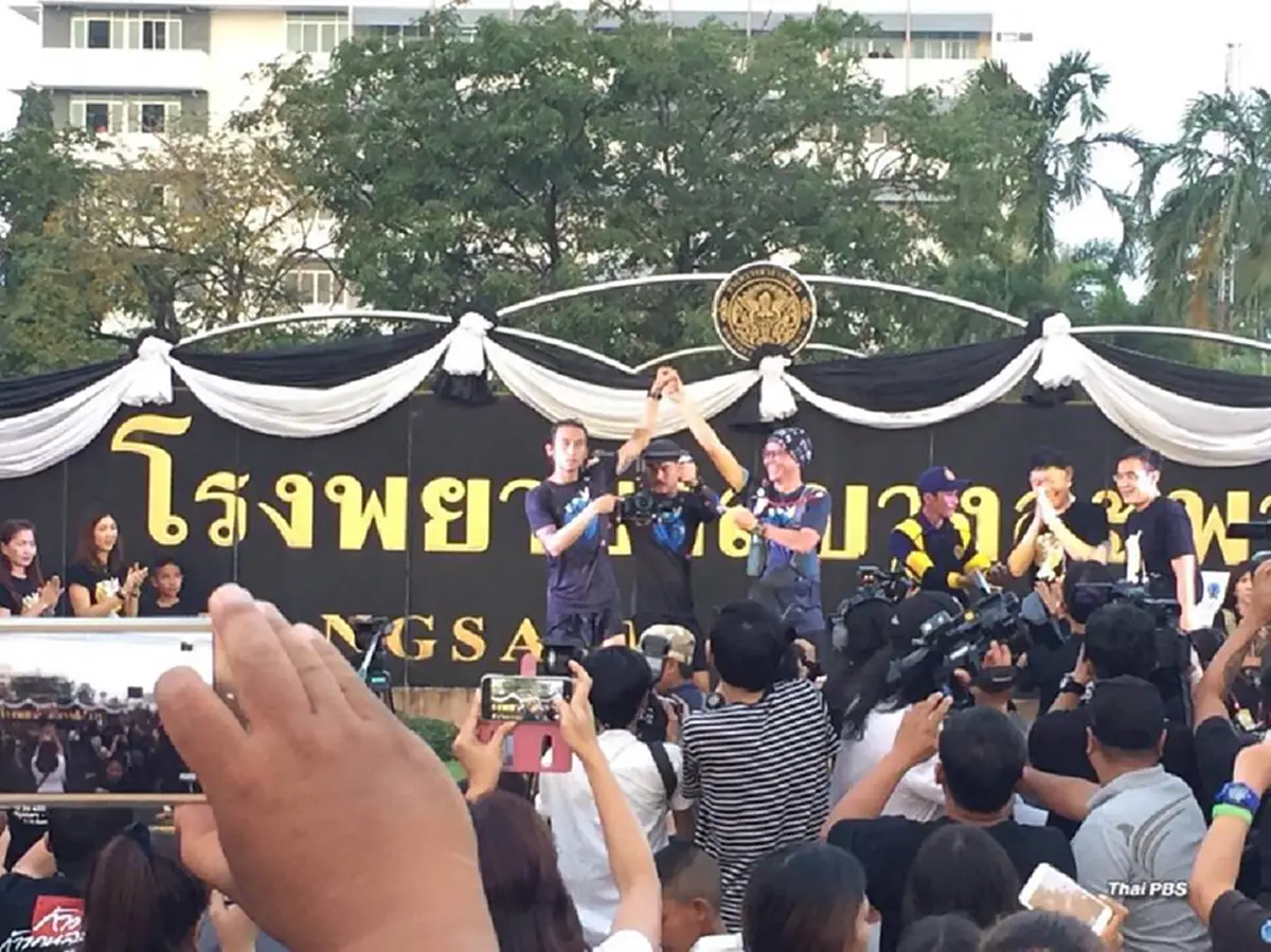 ชัยชนะของลูกผู้ชาย!!! "ตูน บอดี้สแลม" เข้าเส้นชัยถึง "โรงพยาบาลบางสะพาน" พร้อมเงินบริจาค 63 ล้านบาท ท่ามกลางแฟนคลับนับพัน!!! (ชมคลิป)