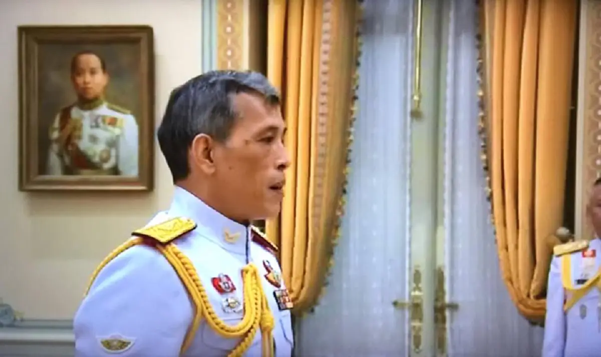 สมเด็จพระเจ้าอยู่หัวมหาวชิราลงกรณ พระราชทานพระบรมราชวโรกาสให้ 2 องคมนตรีใหม่ เข้าเฝ้าถวายสัตย์ปฏิญาณ ก่อนเข้ารับตำแหน่งหน้าที่