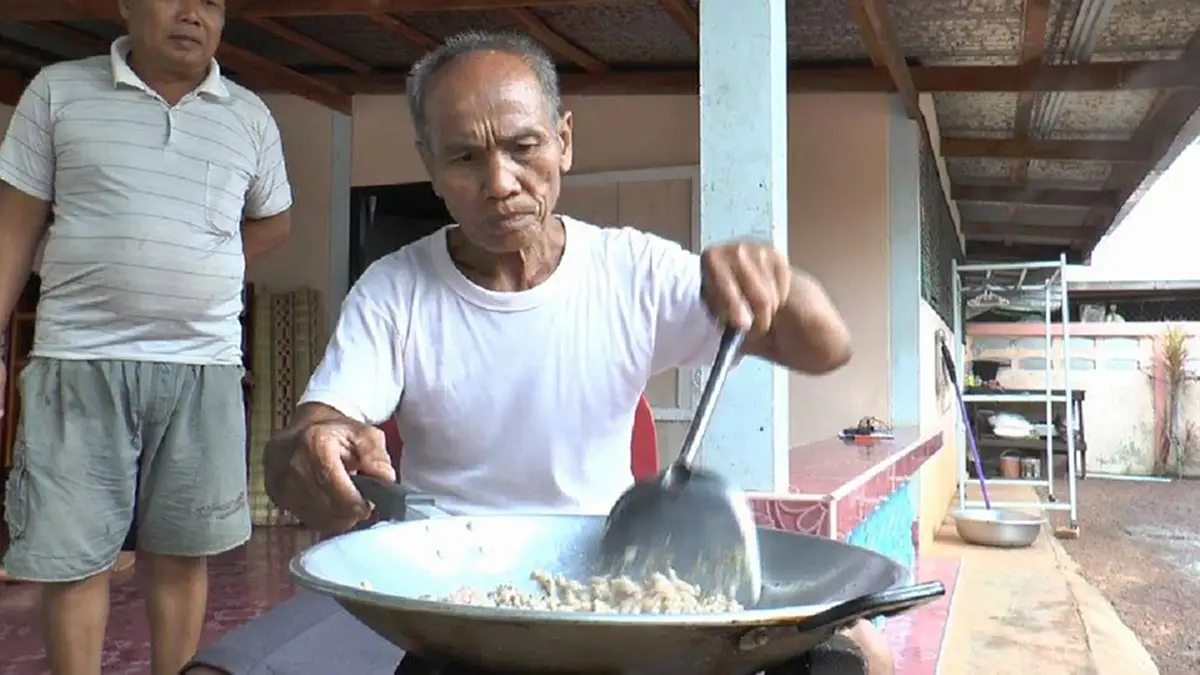 แซ่บอีหลีเด้อ!!!ผัดเผ็ดตุ๊กแกเมนูเด็ดวิถีชีวิตชาวบ.ตาล นครพนมกินกันมากว่า 30ปีรสชาติดี!!เชื่อแก้หนาว-ยาอายุวัฒนะ(ชมคลิปการปรุง)