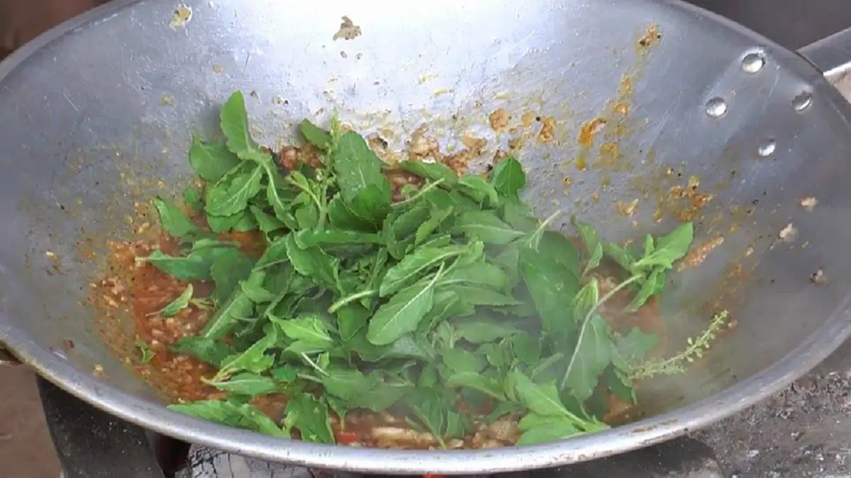 แซ่บอีหลีเด้อ!!!ผัดเผ็ดตุ๊กแกเมนูเด็ดวิถีชีวิตชาวบ.ตาล นครพนมกินกันมากว่า 30ปีรสชาติดี!!เชื่อแก้หนาว-ยาอายุวัฒนะ(ชมคลิปการปรุง)