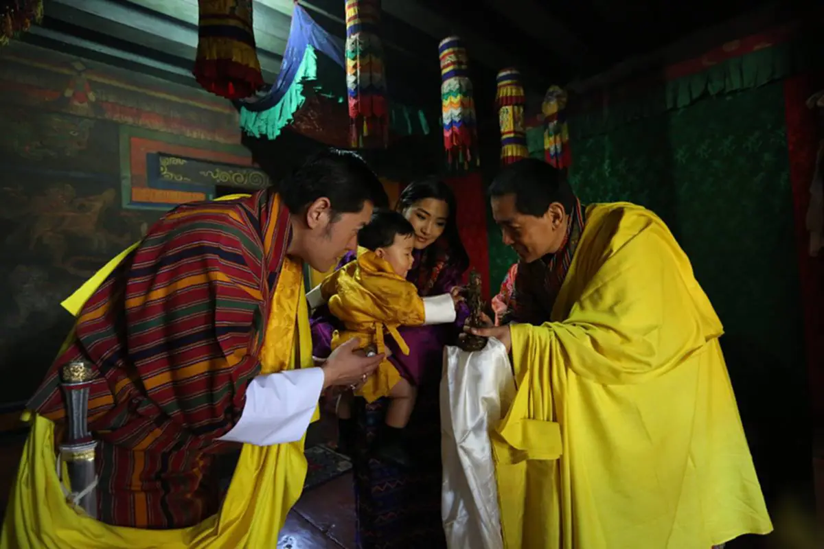 ปฏิทินภาพ "เจ้าชายเเห่งภูฎาน" เเย้มพระสรวลอย่างอารมณ์ดี   เฉลิมฉลองวันคล้ายวันประสูติครบ1 ชันษา"5ก.พ." (มีภาพ)