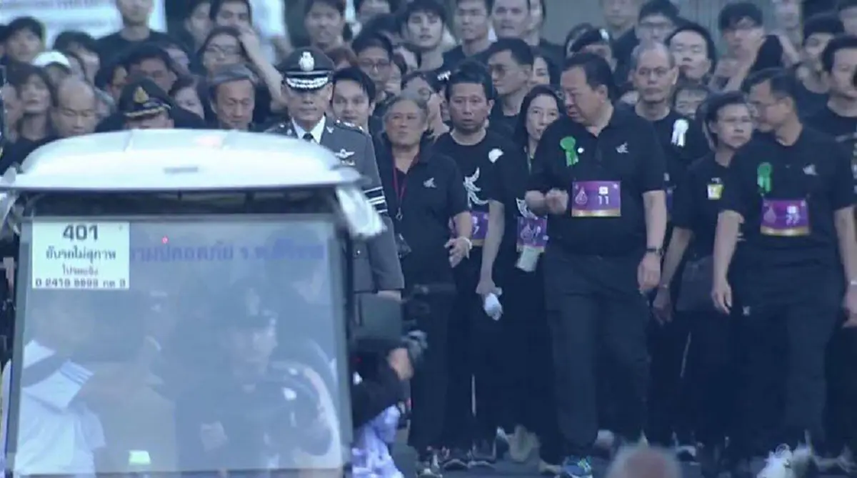 พสกนิกรซาบซึ้ง..."สมเด็จพระเทพฯ" ทรงพระดำเนินในงาน เดิน - วิ่ง ๙ นี้เพื่อประชา สืบสานพระราชปณิธานของพ่อ จากรพ.ศิริราชไปยังหอประชุมกองทัพเรือ