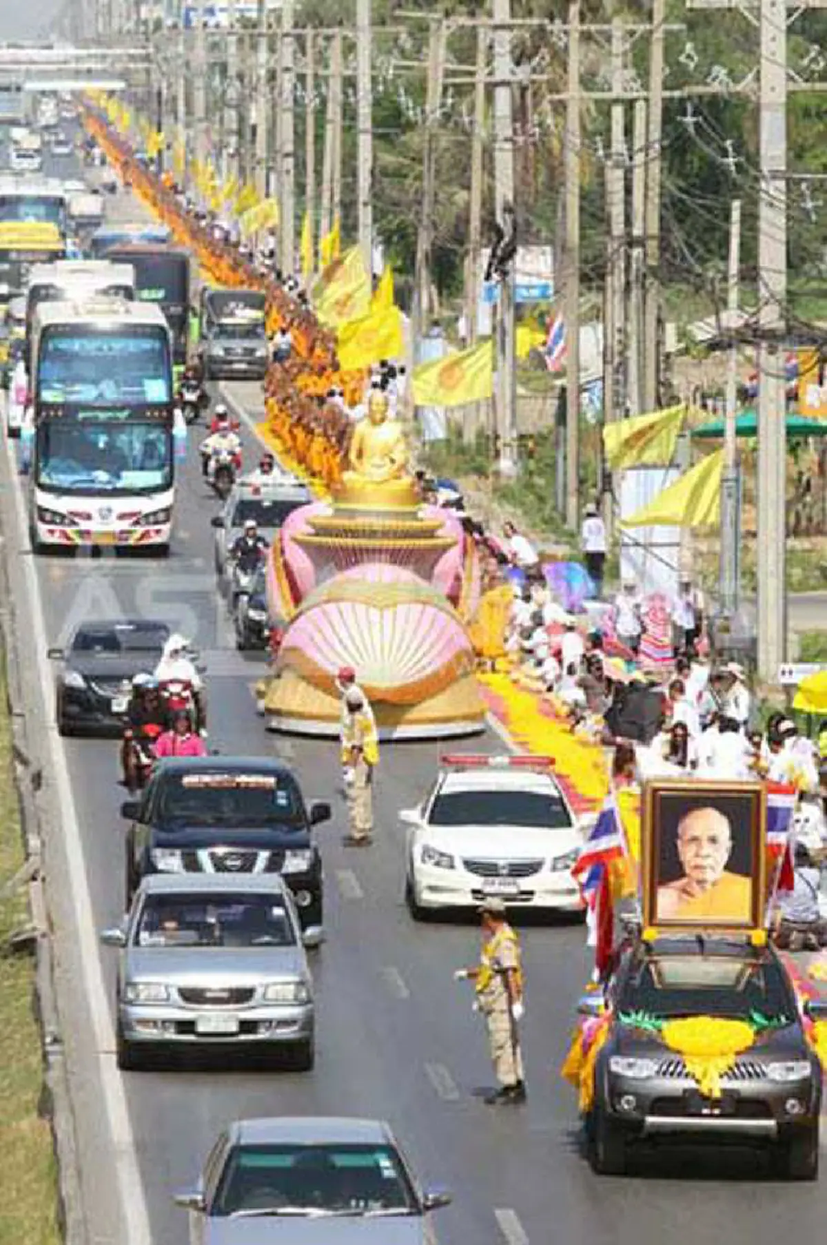 "พระพุทธอิสระ" โพสต์ถึง ลัทธิอลัชชีทำจนตัวตาย! เดินธุดงค์อีเว้นท์ตามข้างถนน! มีหน้าม้ามาโรยกลีบดอกดาวรวย เสร็จงานรับซองหลัก 500-100,000 บาท!