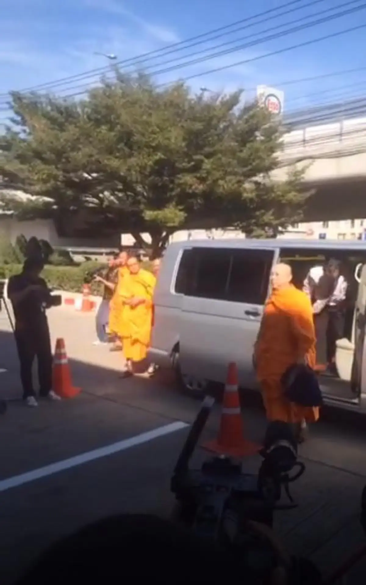 ระทึก !!! "ตำรวจ" ค้านประกัน "พระวิเทศภาวนาจารย์"...ลุ้นตัดสินบ่ายนี้ มีสิทธิจับถอดผ้าเหลืองเข้าคุก (รายละเอียด)