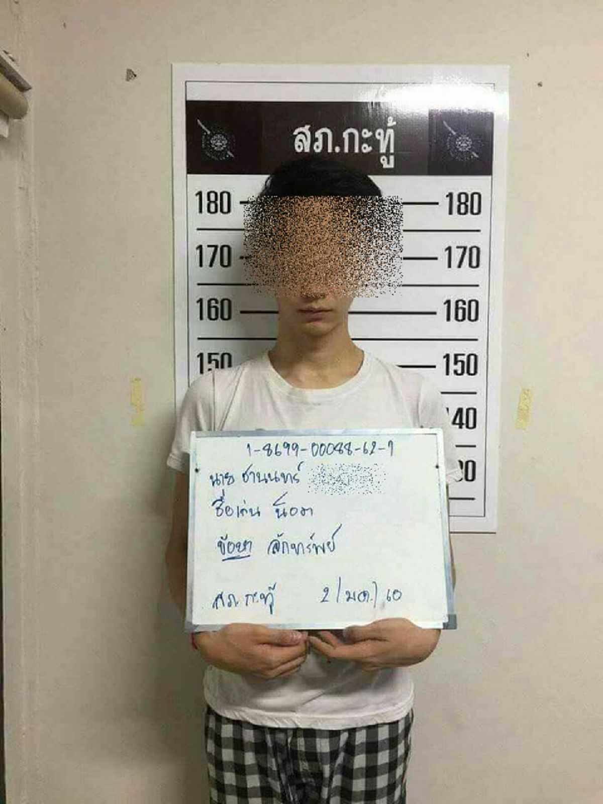 งามไส้ !!! นักแสดงคาบาเร่ต์ภูเก็ต ล้วงกระเป๋านักท่องเที่ยว ขณะยืนถ่ายรูปเซลฟี่ ภาพชัดขนาดนี้บอกเลยอนาคตดับวูบ !! (คลิป)