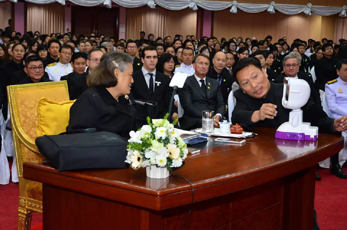 น้ำตาไหล..."สมเด็จพระเทพฯ" เสด็จทรงงาน แต่เมื่อมองภาพ "พระหัตถ์ซ้าย" ของพระองค์ ทำให้รู้ว่าพระองค์ทรงรักประชาชนมากแค่ไหน...#ทรงพระเจริญ