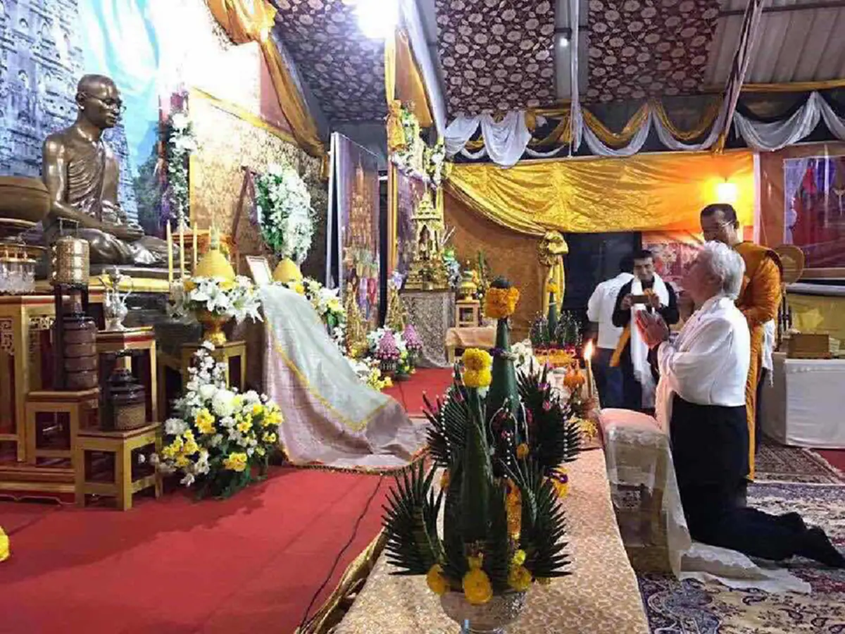 ประทับใจ!!! "ริชาร์ด เกียร์" ดาราฮอลลีวูด ร่วมสวดพระอภิธรรมบำเพ็ญกุศลถวายในหลวง รัชกาลที่ 9