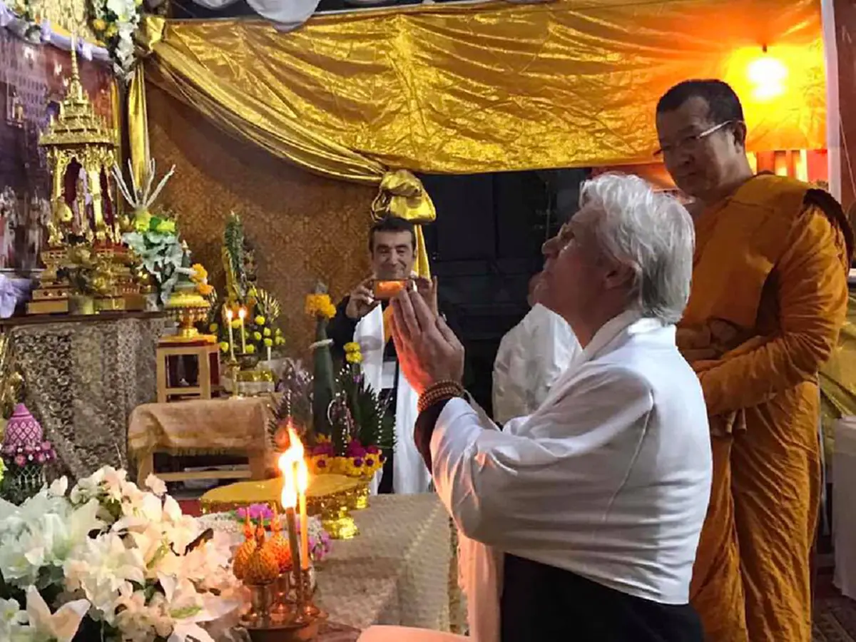 ประทับใจ!!! "ริชาร์ด เกียร์" ดาราฮอลลีวูด ร่วมสวดพระอภิธรรมบำเพ็ญกุศลถวายในหลวง รัชกาลที่ 9