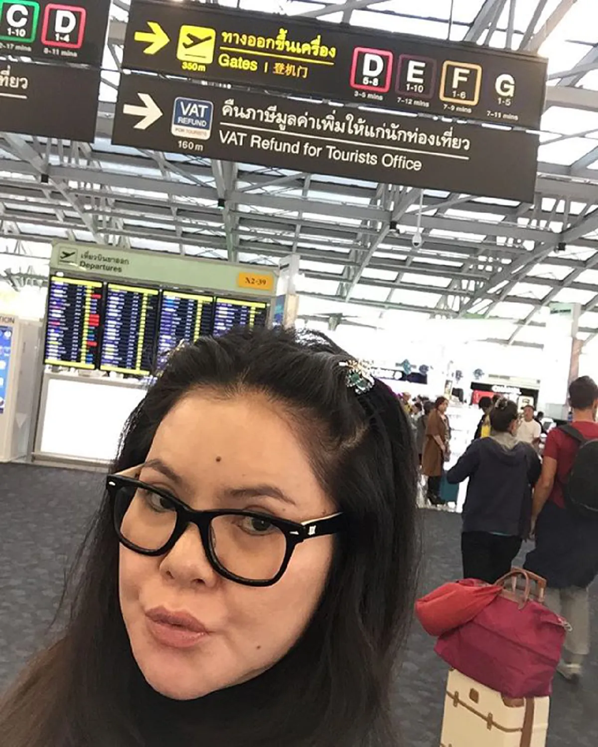 ส่องด่วน ๆๆ !!!" ฮาย อาภาพร" ใบ้หวย โพสต์ภาพน้ำมนต์ ให้ชาวเน็ตตีเลขเด็ด !?!