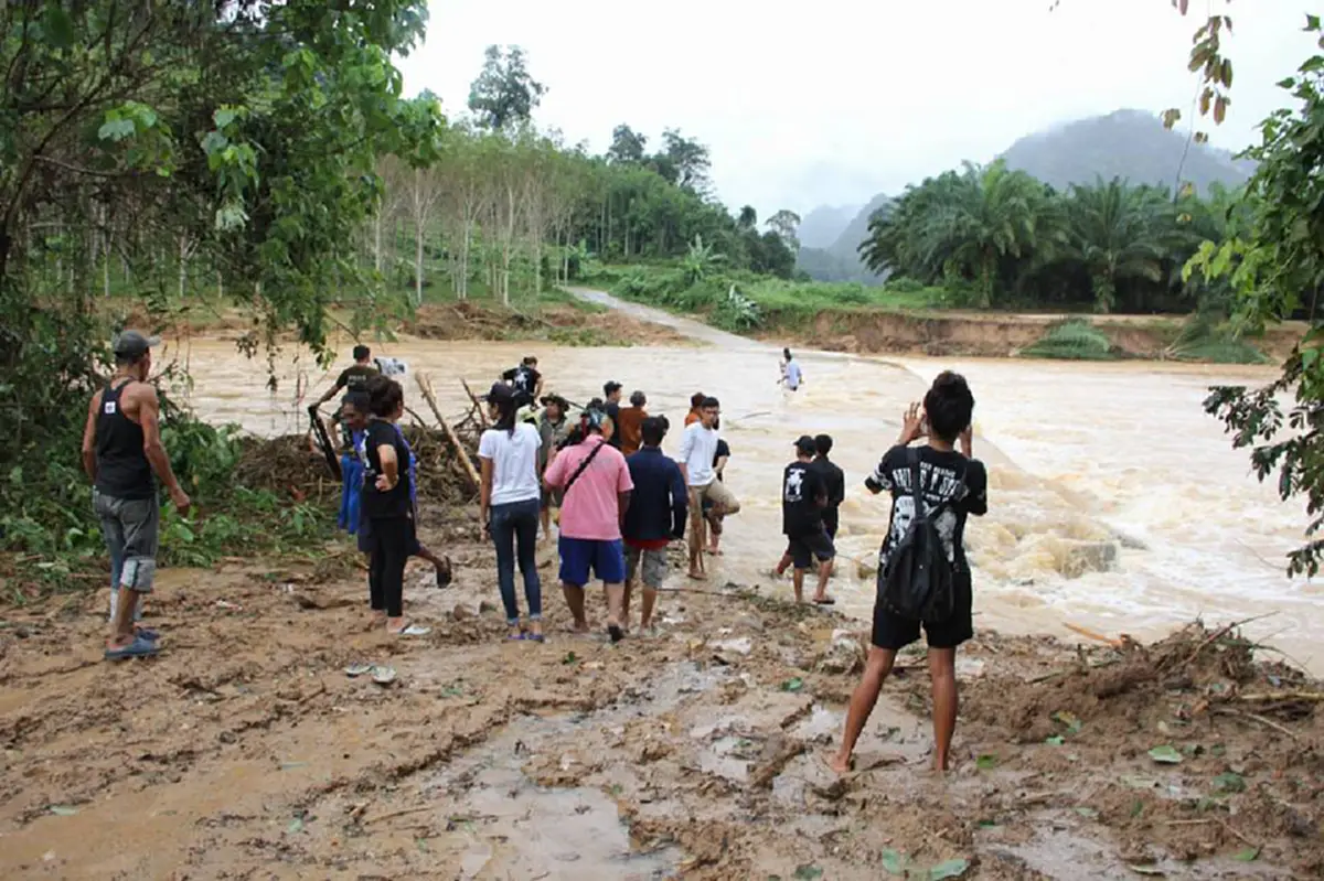 ภาคใต้ยังสาหัส!! น้ำท่วมใต้ ตายแล้ว 19 ราย หลายพื้นที่ยังเสี่ยงดินถล่ม ฝนตกหนัก น้ำท่วมฉับพลัน