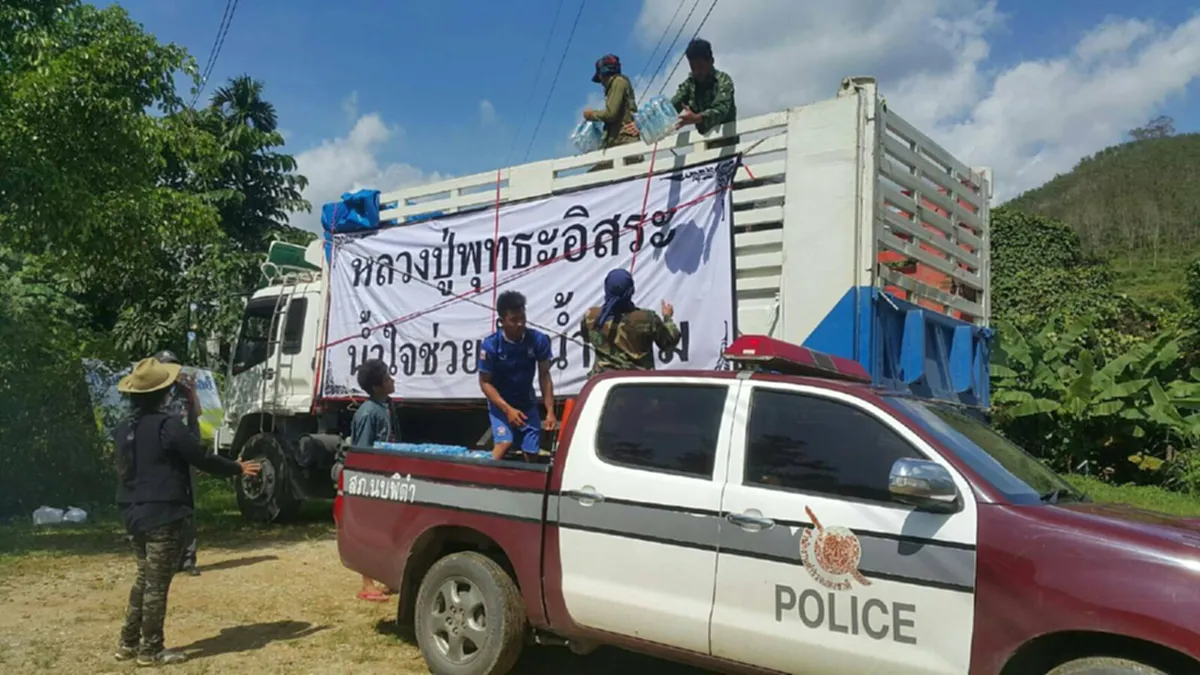 สาธุๆๆๆ!!!  "หลวงปู่พุทธะอิสระ" ตั้งใจคงสานภารกิจเต๊นท์หมายเลข ๙ สนามหลวงเพื่อถวายพระราชกุศลต่อไป แม้ครบ ๑๐๐ วันสวรรคตองค์พ่อหลวง