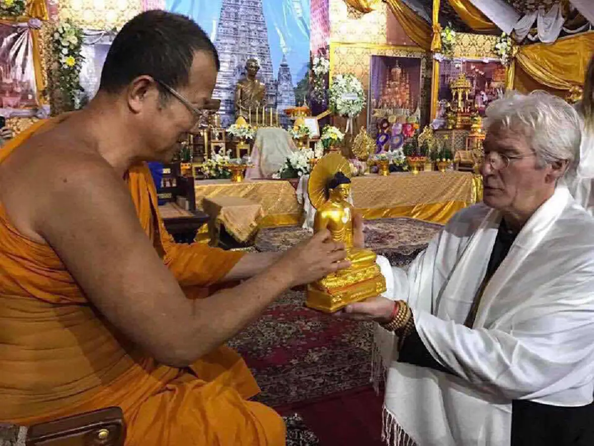 ประทับใจ!!! "ริชาร์ด เกียร์" ดาราฮอลลีวูด ร่วมสวดพระอภิธรรมบำเพ็ญกุศลถวายในหลวง รัชกาลที่ 9