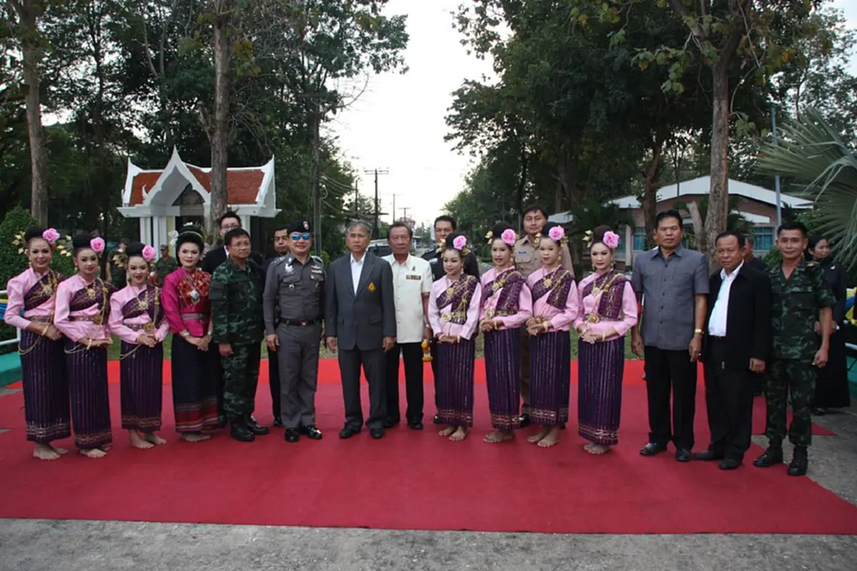 นรข.เขตหนองคายเชิญชมทานตะวันริมโขงพร้อมสักการะสิ่งศักดิ์สิทธิ์ที่วัดพระแก้วและสักการะพระตำหนักพระเจ้าบรมวงศ์เธอกรมหลวงชุมพรเขตอุดมศักดิ์