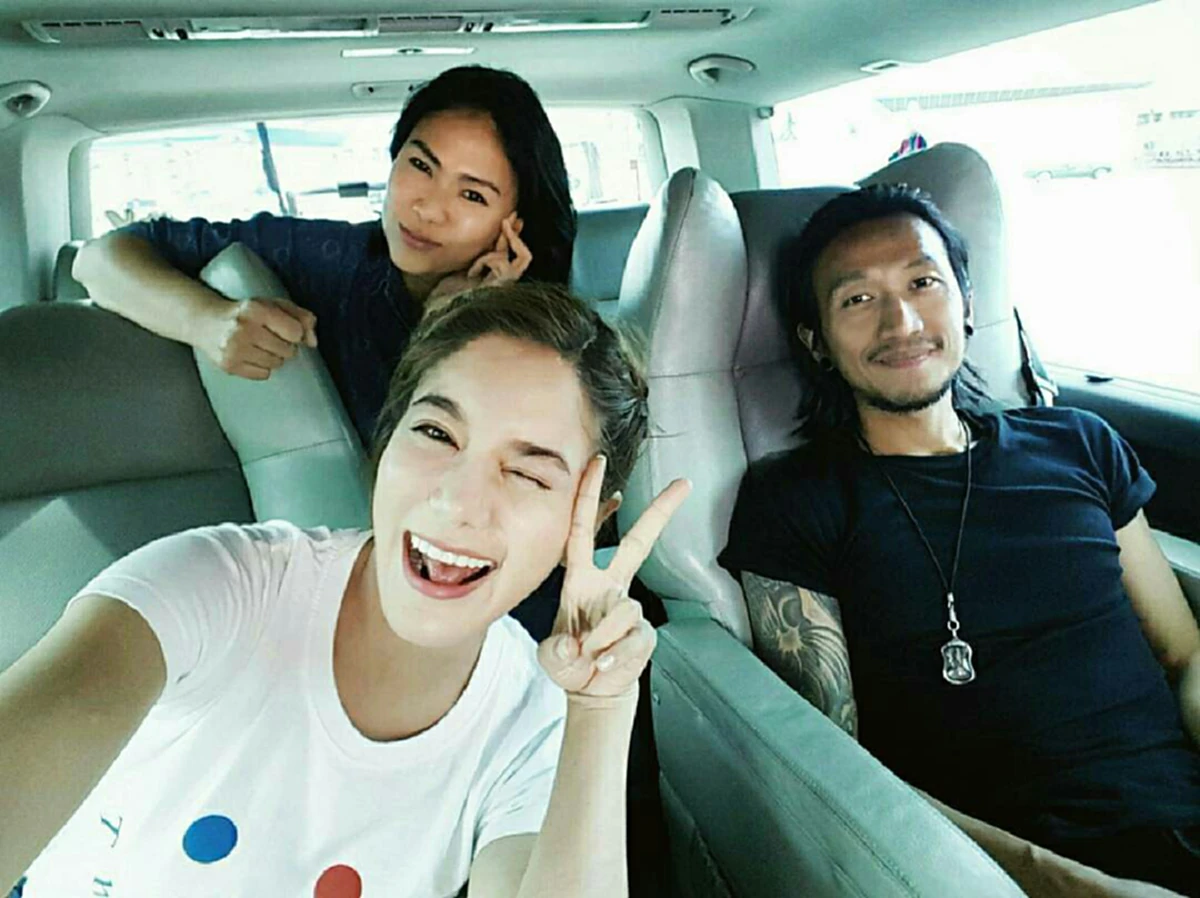 อีกกี่ก้าว..ก็ประทับใจเสมอ!!! ตูน บอดี้สแลม ควงสาวก้อยเยี่ยมชาวบางสะพาน  บริจาคเงินแสน-สิ่งของจำเป็นใช้ให้ร.ร.อนุบาล แต่เซอร์ไพรส์กว่าก็คือสิ่งที่เด็กๆ ทำมอบตอบแทน (ชมคลิป)
