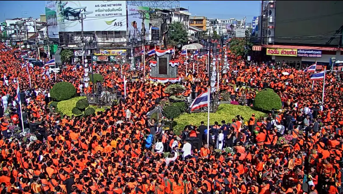 สุดยิ่งใหญ่!! นางรำกว่า 25,000 ชีวิต รำบวงสรวงวันก่อตั้ง เมืองอุดรฯปีที่124 อลังการ-สวยงามเหมือนทุกปี!! (มีภาพ)