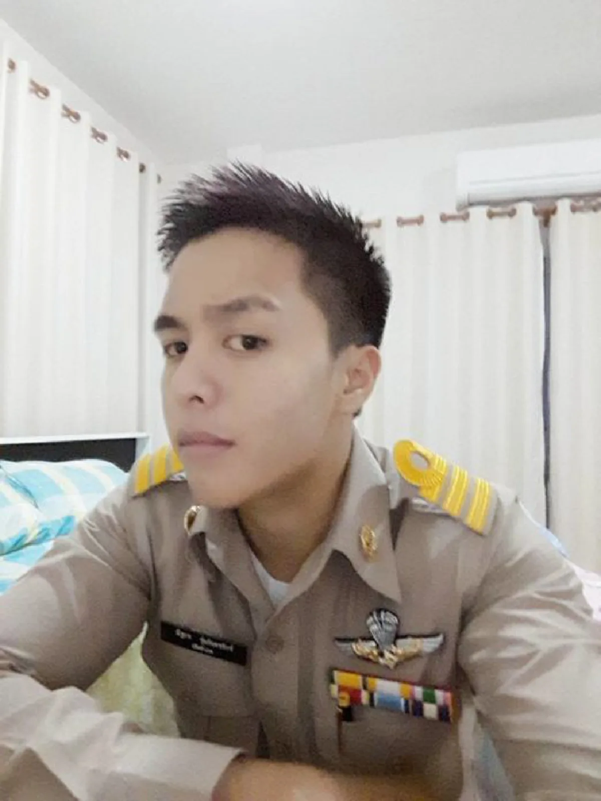 สาวๆหัวใจจะวาย !! ปลัดหน้าใส หล่อลาก โผล่คอมเม้นในโซเชียล ชาวเน็ตแห่แชร์ภาพกันแบบไม่ยั้ง (ภาพ)