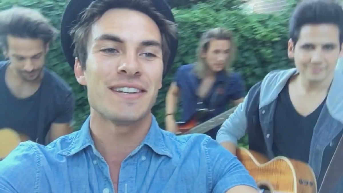 ว่าที่สามีแห่งชาติ!! 5หนุ่ม "DVICIO" ร้องเพลงเอาใจสาวไทย ทำเอายอดวิวพุ่งเป็นล้าน (มีคลิป)