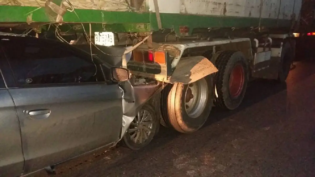 เลข กท.เด็ด รอดปาฏิหาริย์! เก๋งชนรถบรรทุกอ้อยพังยับ คนขับปลอดภัย โชว์ตะกรุดเด็ด จากวัดป่าบ้านตาด เก็งให้ดีอาจมีเลขเด็ด