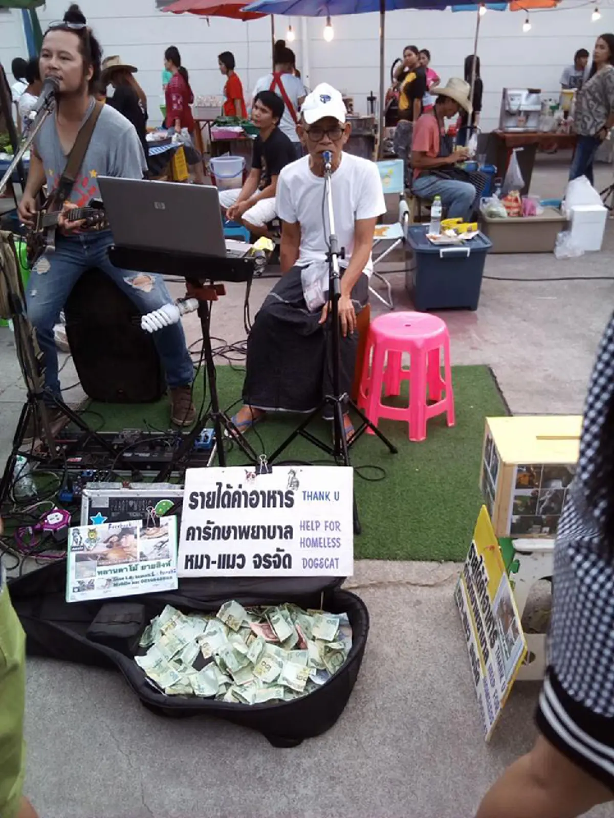 ยกย่องหัวใจป๋า!!! "ป๋าเทพ โพธิ์งาม" เดินสายร้องเพลงทั่วประเทศ เพื่อหาเงินช่วยค่าอาหาร-รักษาพยาบาล หมาแมวจรจัด ชาวเน็ตแห่ชื่นชม!!! 