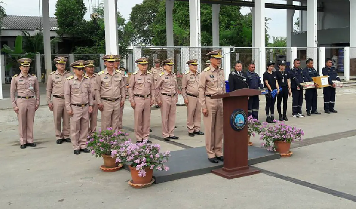 บรรเทาทุกข์!!! "กองทัพเรือ" เร่งลำเลียงเรือผลักดันน้ำ 50ลำ ช่วยเหลือผู้ประสบอุทกภัย "จ. สุราษฎร์ธานี" (มีภาพ)
