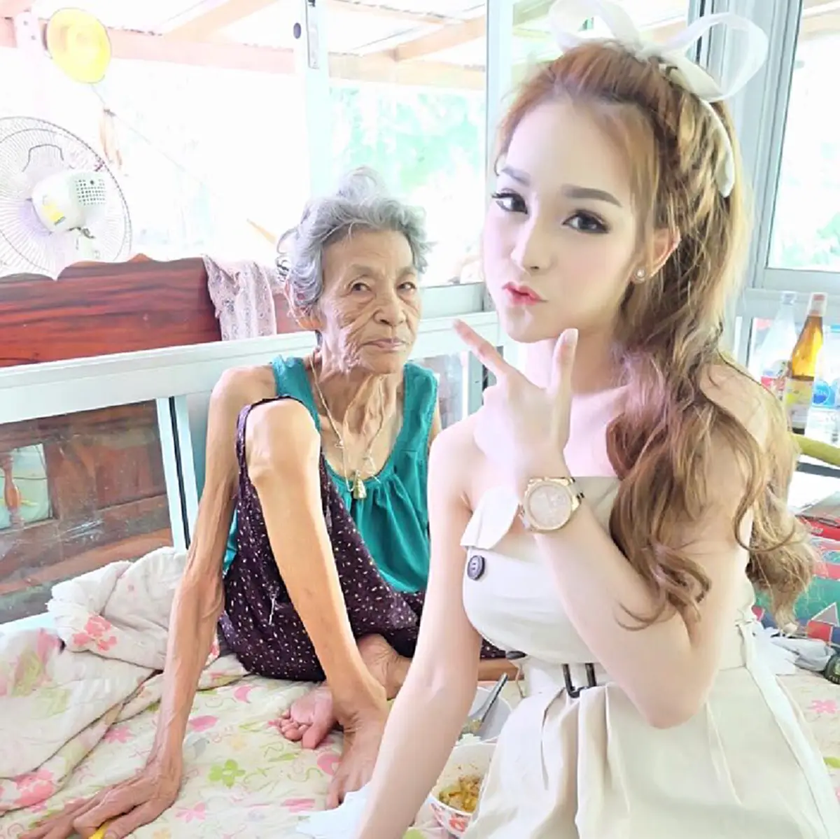 หนูเห็นยายยิ้ม...หนูมีความสุข!!! เปิดใจ "น้องพลอย" หลานสาวขาแดนซ์เต้นโชว์ยายป่วย จนยายต้องเต้นตาม หลังยอดคนดูทะลุ 4 ล้านวิว!!!
