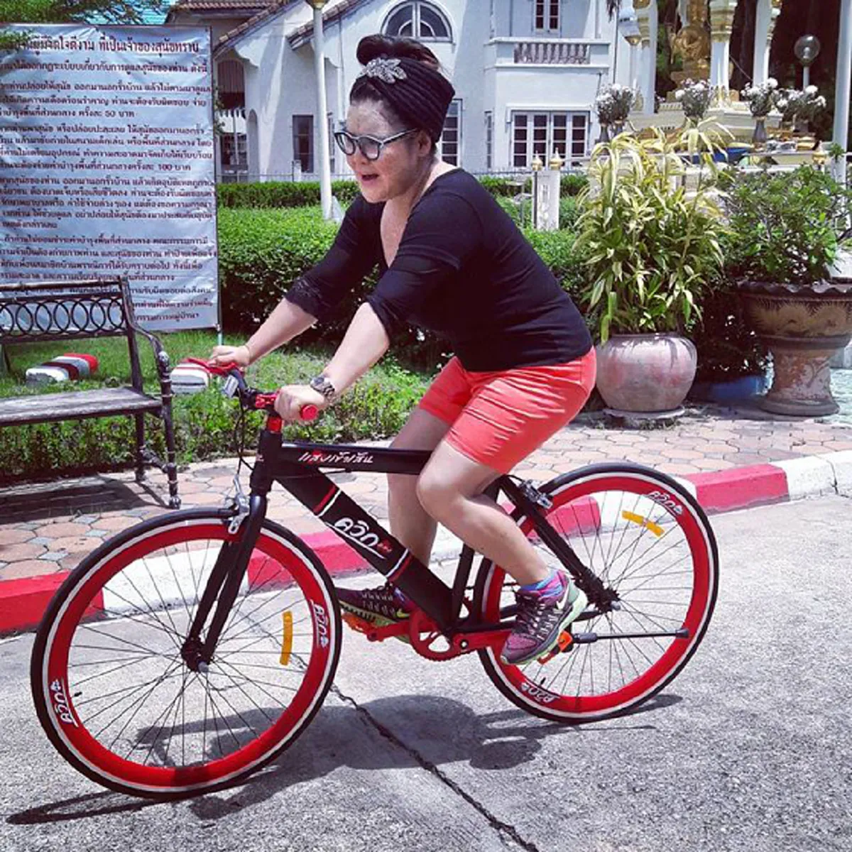 ส่องด่วน ๆๆ !!!" ฮาย อาภาพร" ใบ้หวย โพสต์ภาพน้ำมนต์ ให้ชาวเน็ตตีเลขเด็ด !?!