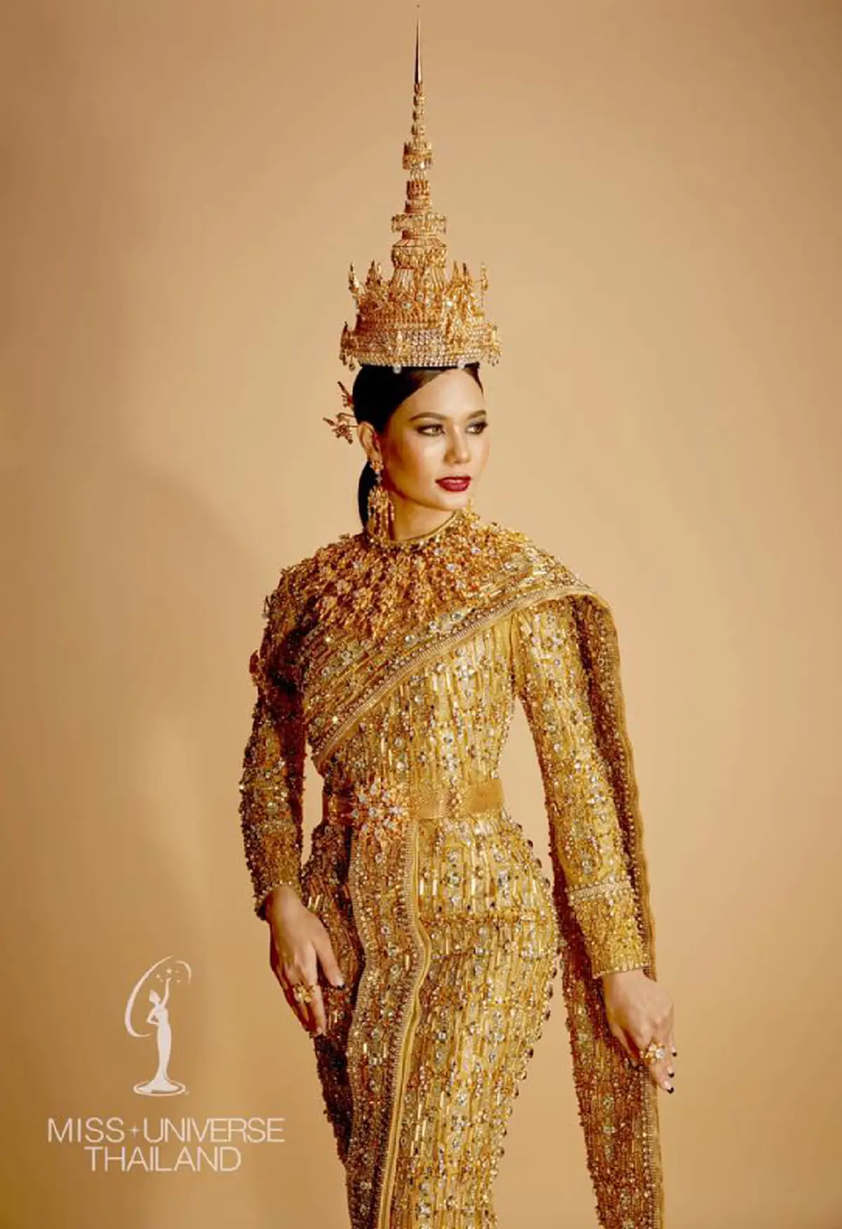"Jewel Of Thailand" สุดอลังการ การออกแบบชุดประจำชาติ "น้ำตาล ชลิตา" ที่สุดของความประณีต ผสมผสานเทคโนโลยีล้ำสมัย !!!