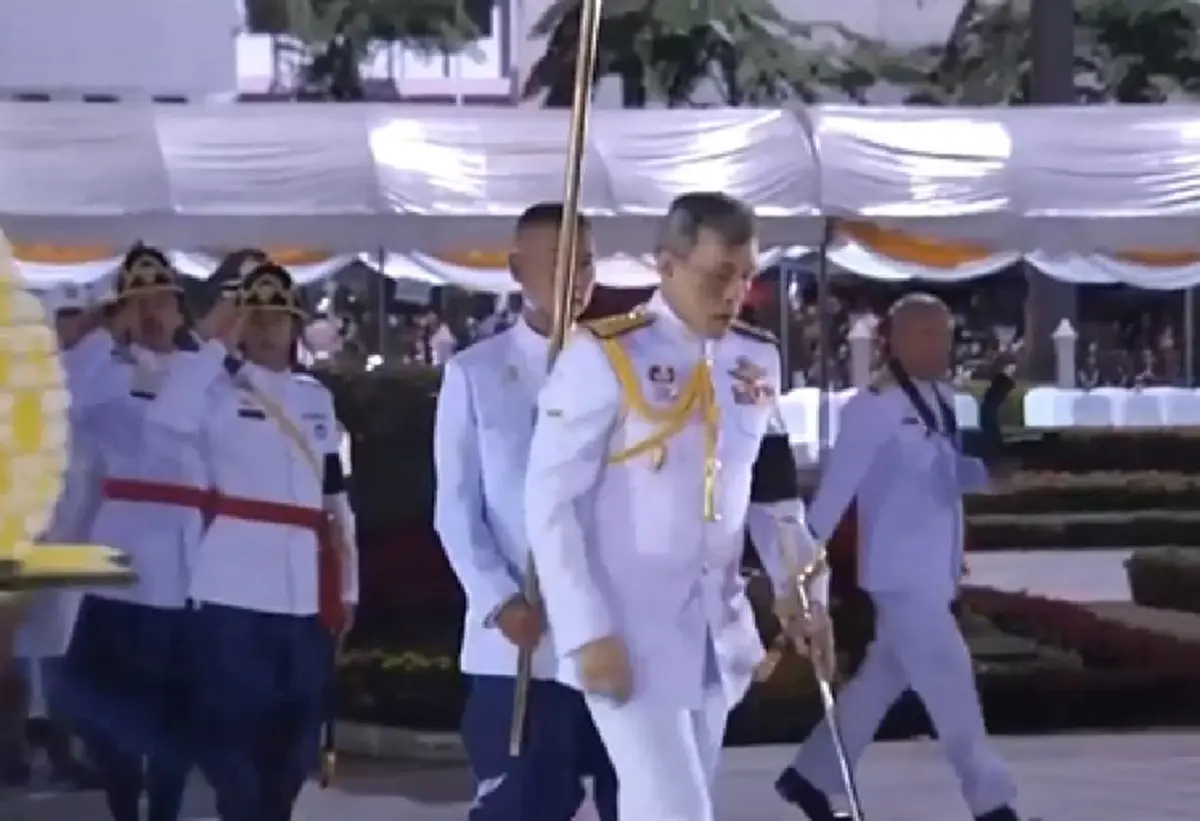 สมเด็จพระเจ้าอยู่หัว รัชกาลที่ ๑๐ เสด็จฯ ถวายราชสักการะ พระบรมราชานุสาวรีย์ "สมเด็จพระเจ้าตากสินมหาราช" ณ วงเวียนใหญ่