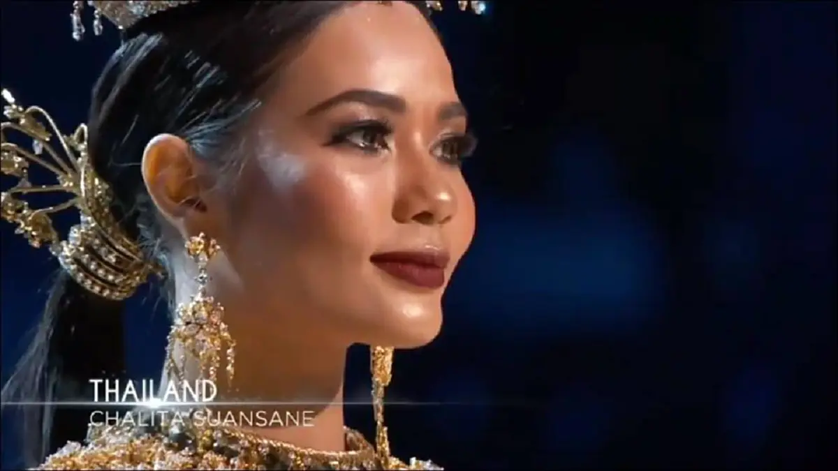 สุดตื้นตัน!!! "น้ำตาล ชลิตา" น้ำตาคลอบนเวทีในวินาทีพิธีกร กล่าวถึงแรงบันดาลใจของ "ชุดประจำชาติ" มาจากฉลองพระองค์ "พระราชินี" (ชมคลิป)