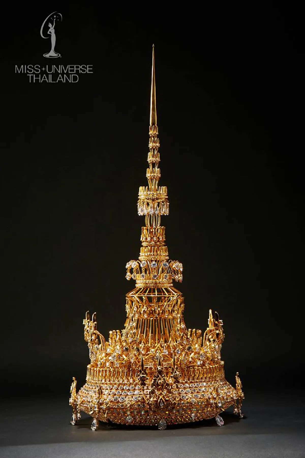 "Jewel Of Thailand" สุดอลังการ การออกแบบชุดประจำชาติ "น้ำตาล ชลิตา" ที่สุดของความประณีต ผสมผสานเทคโนโลยีล้ำสมัย !!!