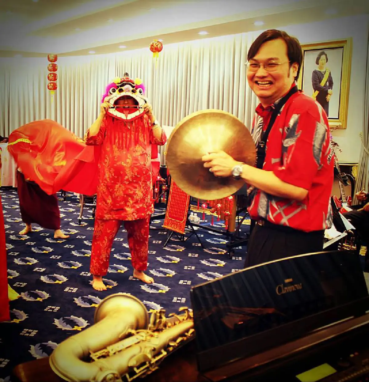 เซฟเก็บไว้เลย!! เผยพระฉายาลักษณ์ หาชมยาก "สมเด็จพระเทพรัตนราชสุดาฯ" ขณะฉลองพระองค์ชุดเชิดสิงโต!! 