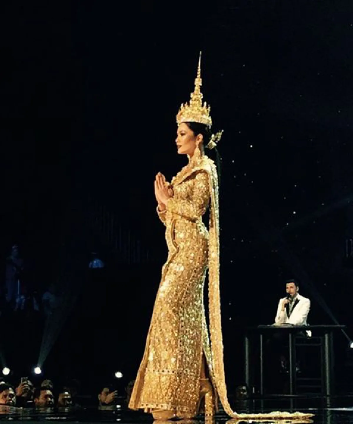 ประมวลภาพสุดตระการตาของผู้เข้าประกวด มิสยูนิเวิร์ส รอบชุดประจำชาติ 