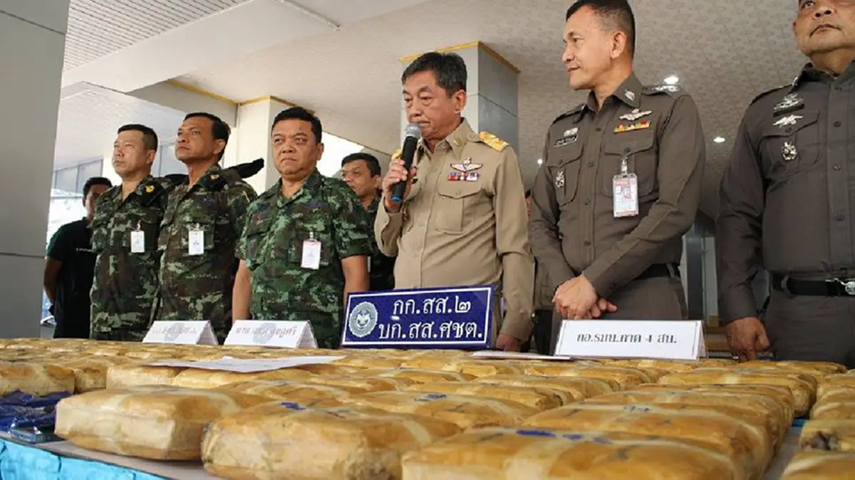 ผลงานชิ้นโบว์แดง!!!จับยาเสพติดรายใหญ่ 6 แสนกว่าเม็ด ใส่รถเทลเล่อร์ ตบตาเจ้าหน้าที่!!ฉวยโอกาสน้ำท่วมใต้