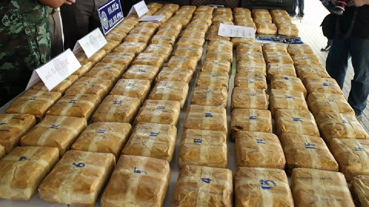 ผลงานชิ้นโบว์แดง!!!จับยาเสพติดรายใหญ่ 6 แสนกว่าเม็ด ใส่รถเทลเล่อร์ ตบตาเจ้าหน้าที่!!ฉวยโอกาสน้ำท่วมใต้