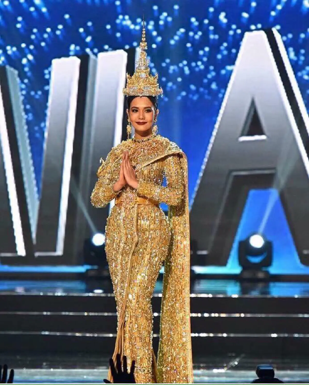นาที แสนกดดัน!! เผยอีกเหตุผลทำให้ "น้ำตาล ชลิตา" น้ำตาคลอบนเวที กับคำพูดขอร้องให้เชื่อใจจากช่างทำผม!! 