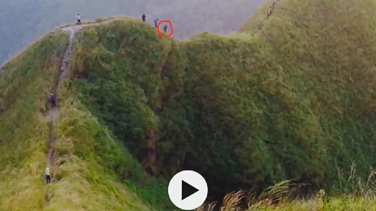 เปิดภาพช็อตต่อช็อต!!! วินาทีสลด สาวพลัดตก "เขาช้างเผือก"  ลึกกว่า 20 เมตร ก่อนตกถึงพื้นได้รับบาดเจ็บสาหัส!!! (ภาพ+คลิป)