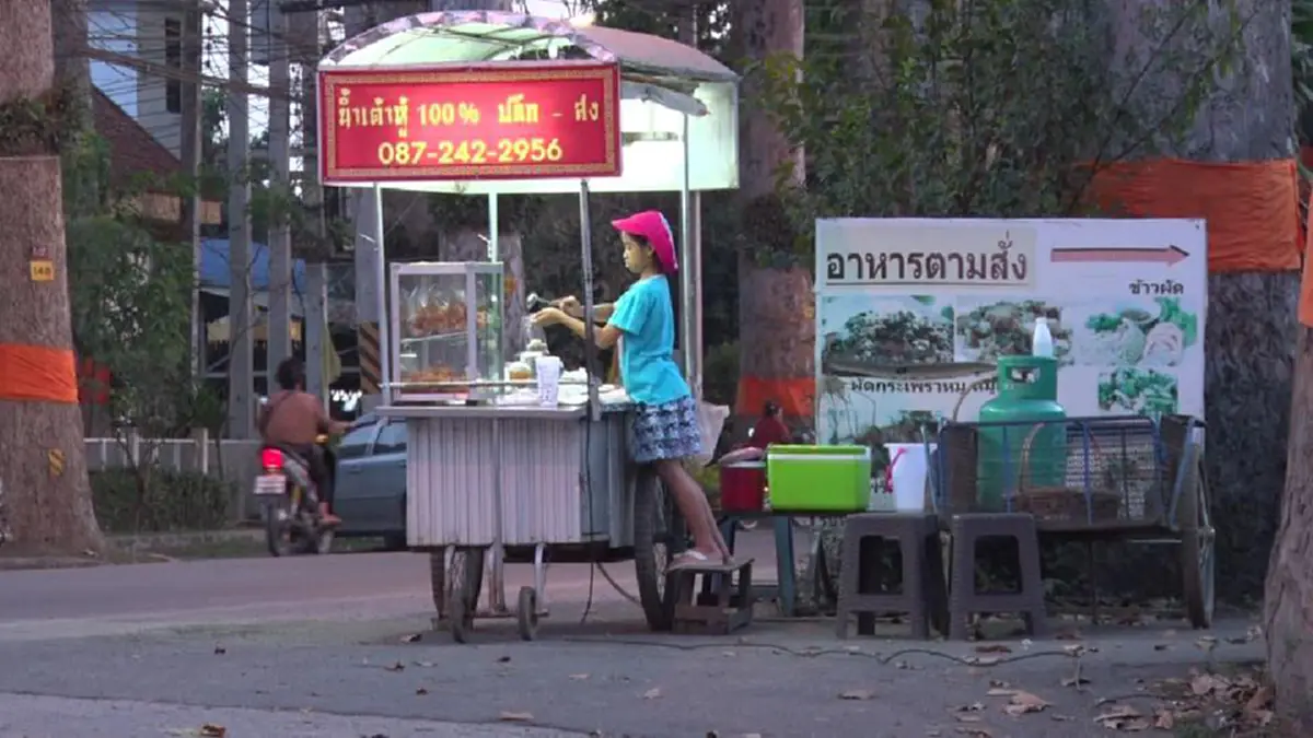 ดีงามจริงๆ!!! โลกโซเชียลแห่ชื่นชม "น้องอันอัน" ด.ญ.วัยแค่ 9 ขวบ แต่รู้กตัญญูช่วยช่วยพ่อแม่ขายน้ำเต้าหู้ หารายได้หลังเลิกเรียนแบ่งเบาภาระค่าใช้จ่าย (ชมคลิป)