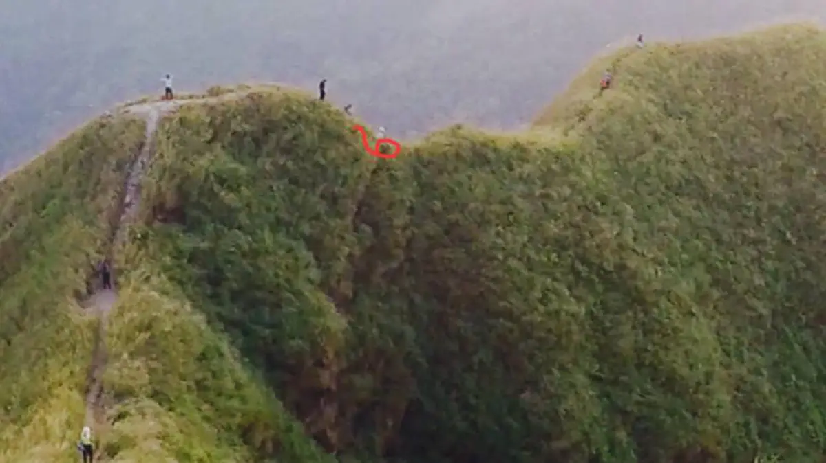 เปิดภาพช็อตต่อช็อต!!! วินาทีสลด สาวพลัดตก "เขาช้างเผือก"  ลึกกว่า 20 เมตร ก่อนตกถึงพื้นได้รับบาดเจ็บสาหัส!!! (ภาพ+คลิป)