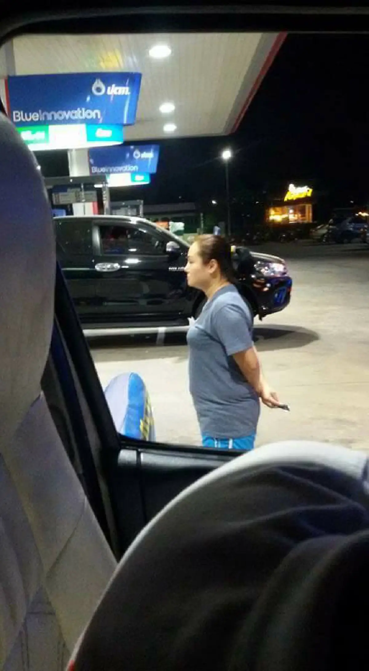 ชื่นใจจริงข่าวนี้!หนุ่มกู้ภัยถึงงง จอดรถมูลนิธิฯเติมน้ำมันจู่ๆมีสาวถือบัตรเครดิตมาเคาะกระจกก่อนแสดงน้ำใจที่ชาวเน็ตต้องยอมไลค์แชร์สนั่นให้เธอ