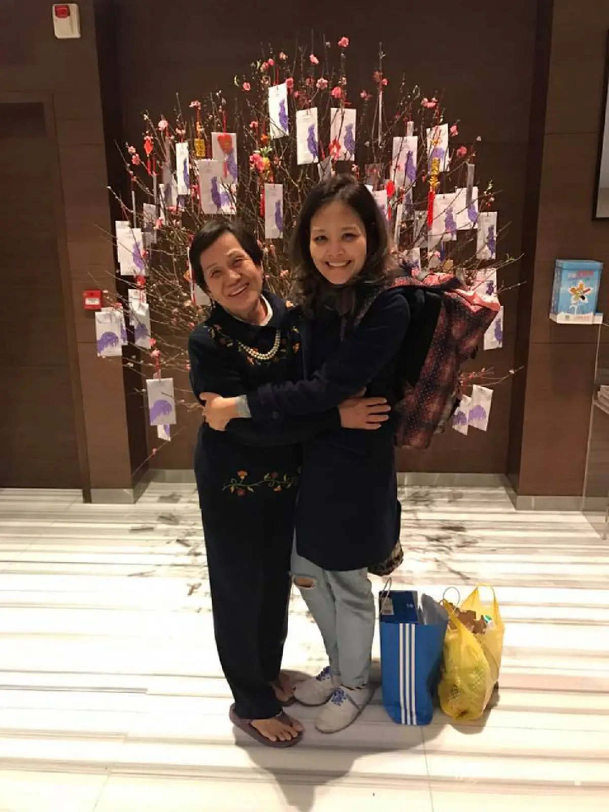 สาวซึ้งพลังโซเชียล!! ฝากขอบคุณทุกน้ำใจ เผยตามหาแม่พบแล้วหลังพลัดหลงกันที่ฮ่องกง ชาวเน็ตแห่ยินดีล้น!! 