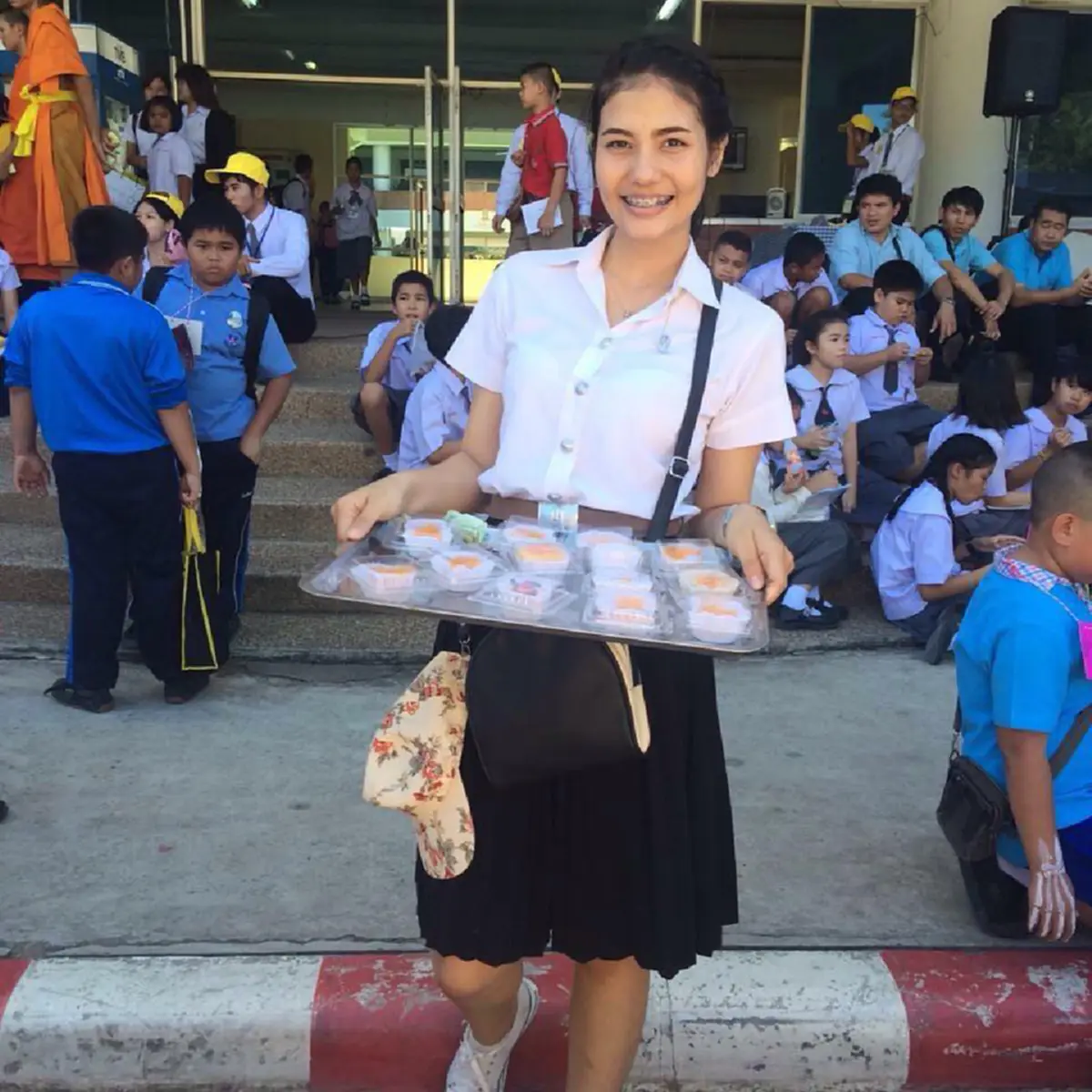 เปิดทุกมุมของชีวิต!!! "น้ำตาล ชลิตา" จากสาวน้อยเด็กเสิร์ฟ...สู่โอกาสทำเพื่อชาติที่ยิ่งใหญ่ ใครจะรู้ว่าชีวิตเธอไม่ได้โรยด้วยกลีบกุหลาบ!!!