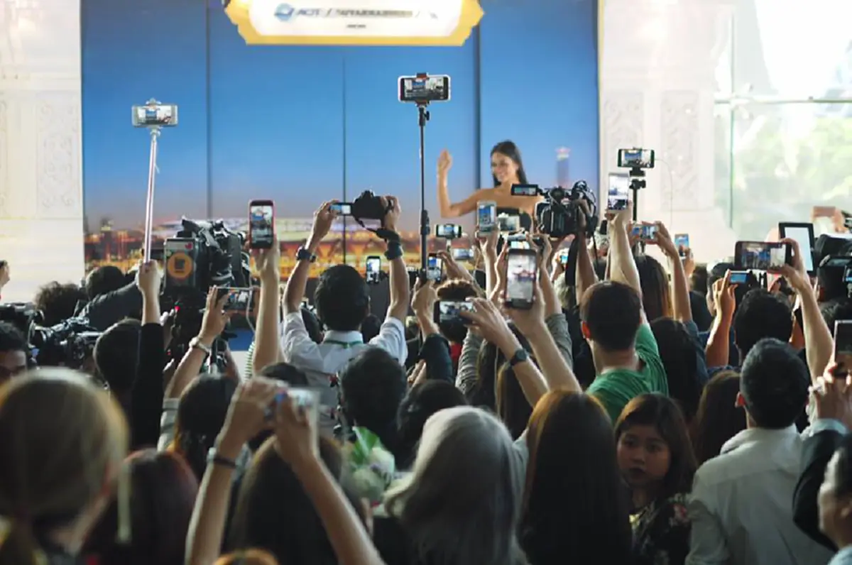 พระองค์ท่านคือกำลังใจ!!! "น้ำตาล ชลิตา" เปิดใจครั้งแรก หลังตอบคำถามบนเวที กล่าวถึง "ในหลวง ร.๙" ฟังเหตุผลของเธอถึงกับน้ำตาซึม!!! (มีคลิป)